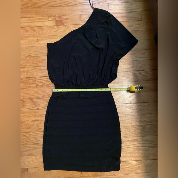 Little Black Dress! Perfect for formals, wedding guest, NYE, & cocktail parties! - Picture 4 of 6
